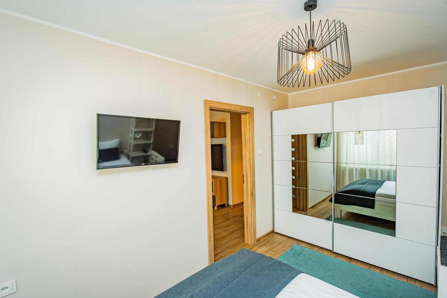 Charming With Private Yard Apartment